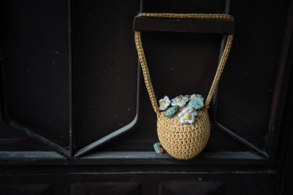 Kleine gehäkelte Tasche – Foto: Mavi Atlas / Unsplash