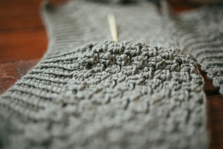 Handgearbeitetes Kleidungsstück – Foto: Nadia Clabassi / Unsplash