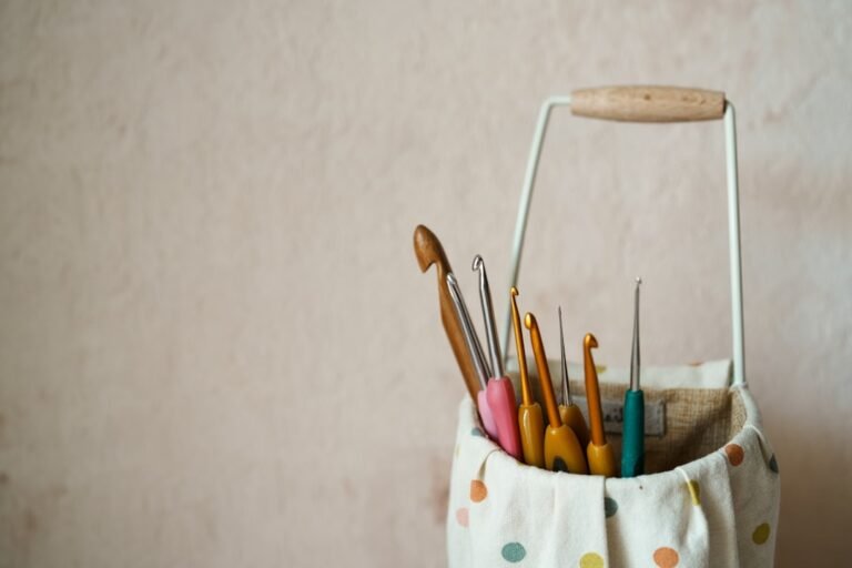 Handarbeitswerkzeuge – Foto: Anya Chernykh / Unsplash